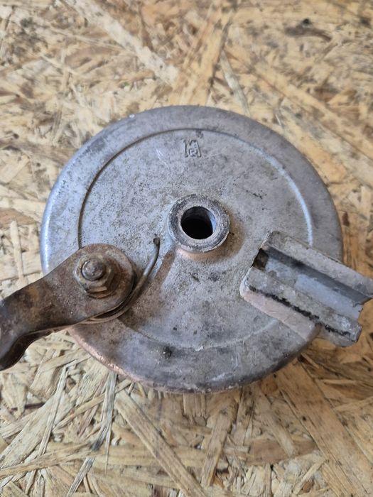 Szczekotrzymacz dekiel koła romet kadet motorynkanka