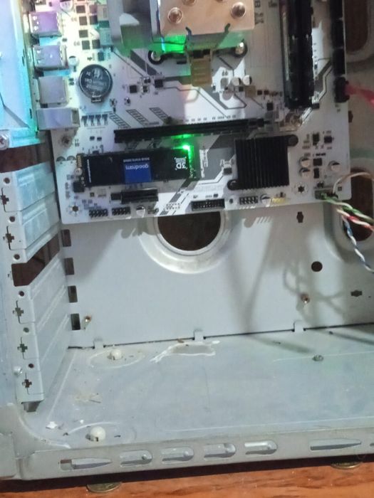 Продам свій пк ! Збырав рік тому.