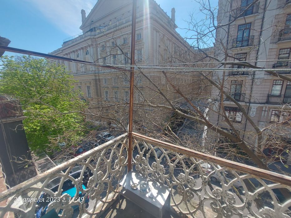 Три комнаты в комуне 108м² центр города