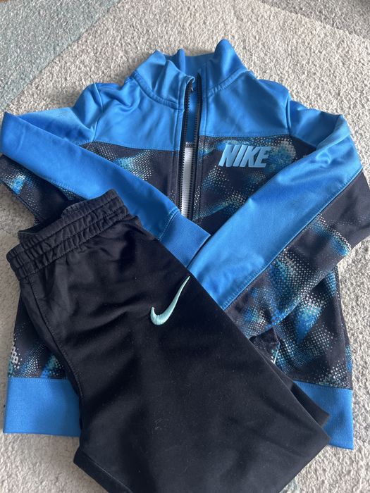 Спортивний костюм Nike