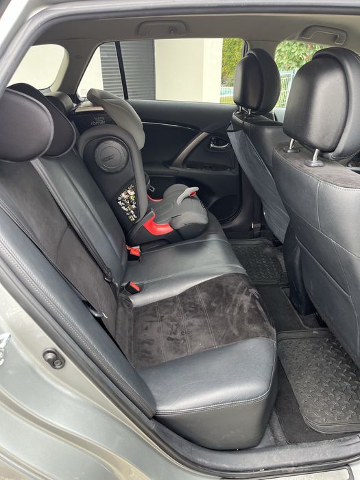 Toyota Avensis 2.0 D4D SW 2013 | Carrinha Familiar Fiável e Económica