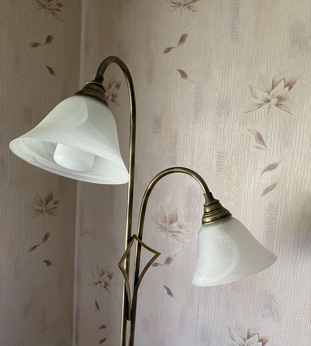 Klasyczna lampa stojąca vintage