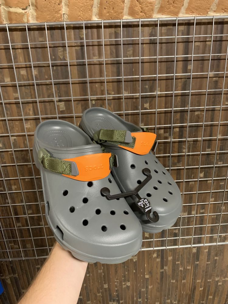 Оригінальні крокси Crocs нові сірі легкі з етикетками сандалі Men 46