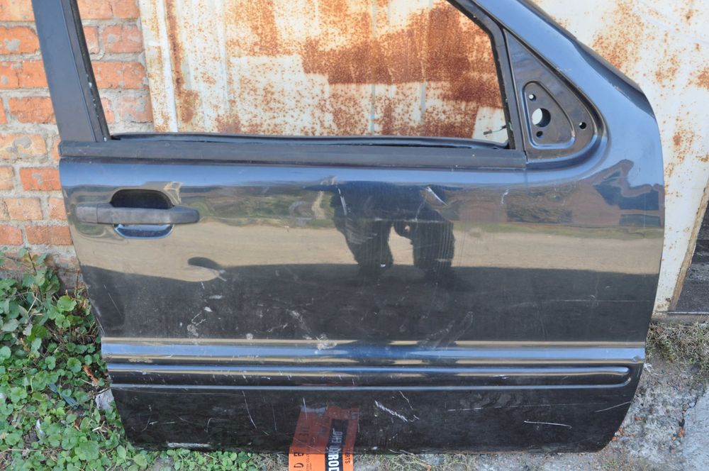 Mercedes ML w163 правая дверь без стекла