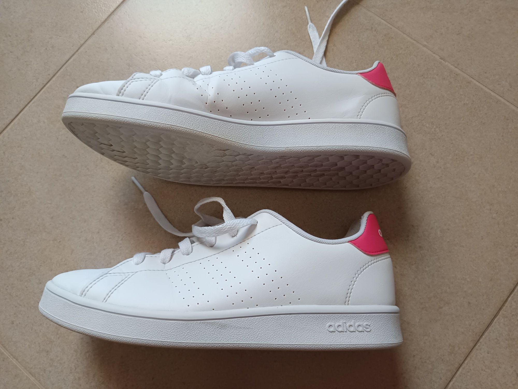 Tênis Adidas para senhora