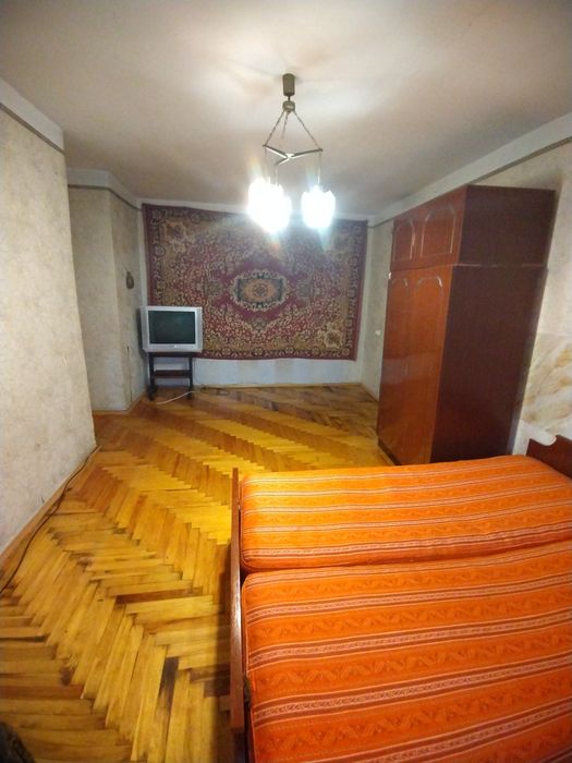 Сдам 2 КВ.по ул.Лахтинская(район кургана)4/5.4000+к.у.