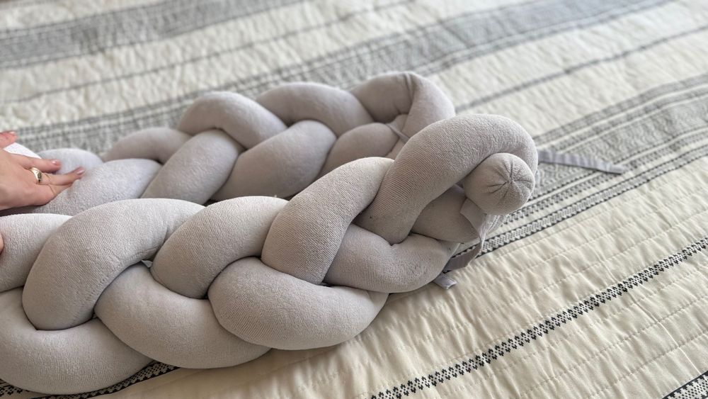 Косичка и бортик в дитяче ліжечко