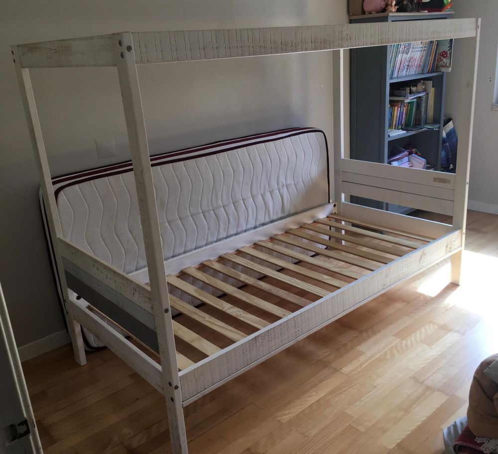 Cama de crianca com estrado e colchao -negociavel