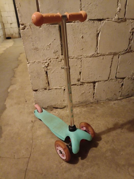 Hulajnoga trójkołowa. Balansowa. Świecace kółka.