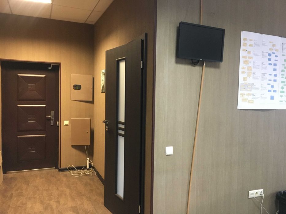 Офис на 2 этаже. Бизнес Центр. Французский б-р / пер Азарова