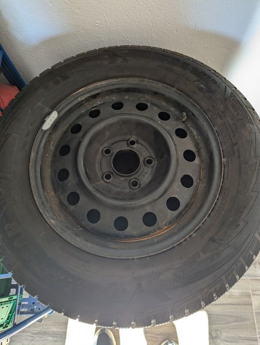 Koła z oponami zimowymi 215/70/16