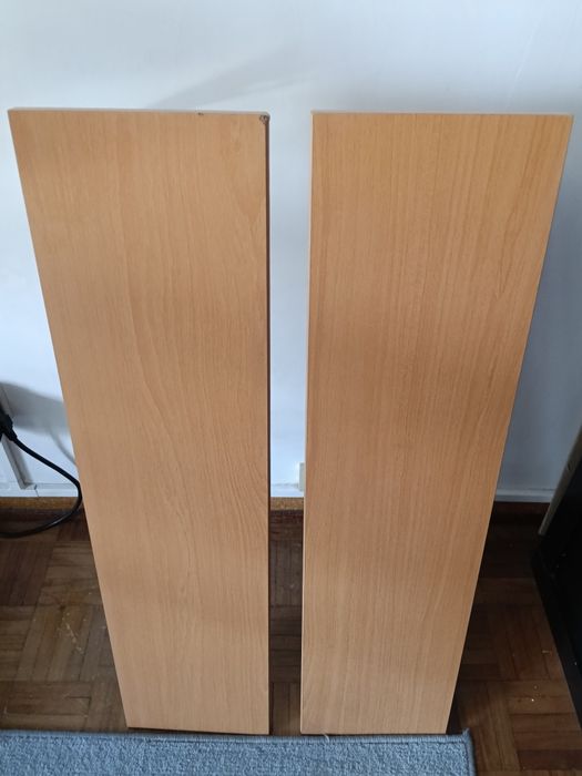 2 parteleiras com suportes