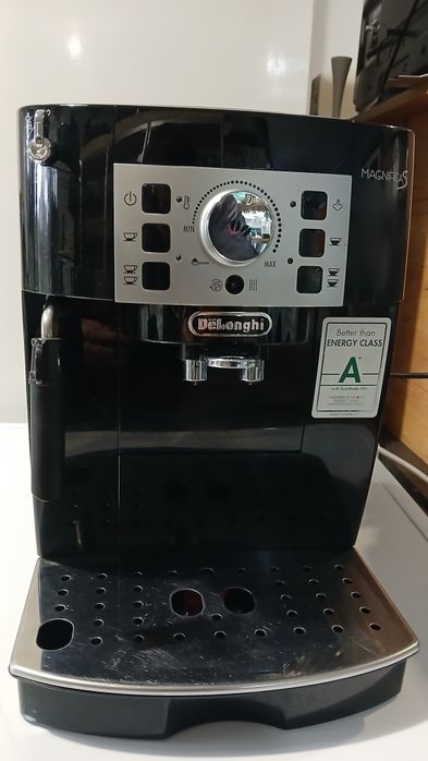 Кавомашина DeLonghi в робочому стані з Гарантією