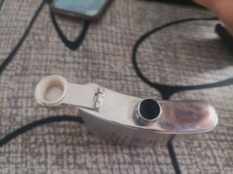 Cantil de ferro para bebidas