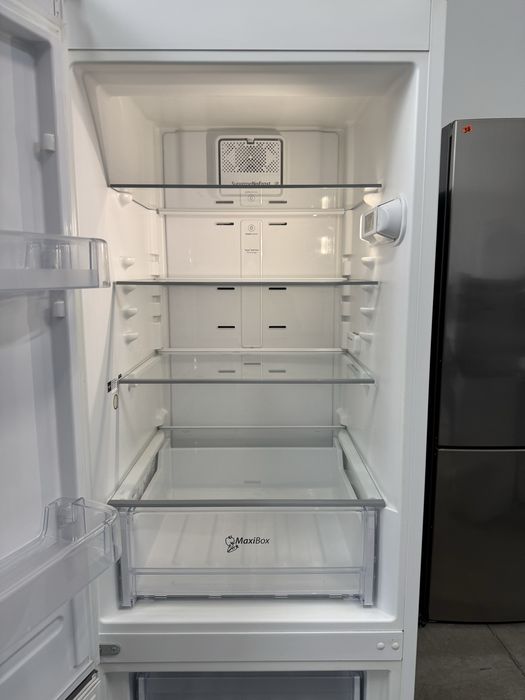 Холодильник Whirlpool 2 м no frost