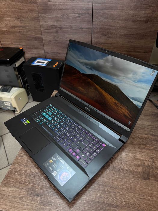 Продам! Ноутбук MSI Katana 17 B13VGK-671 (i9-13900H / RTX 4070)