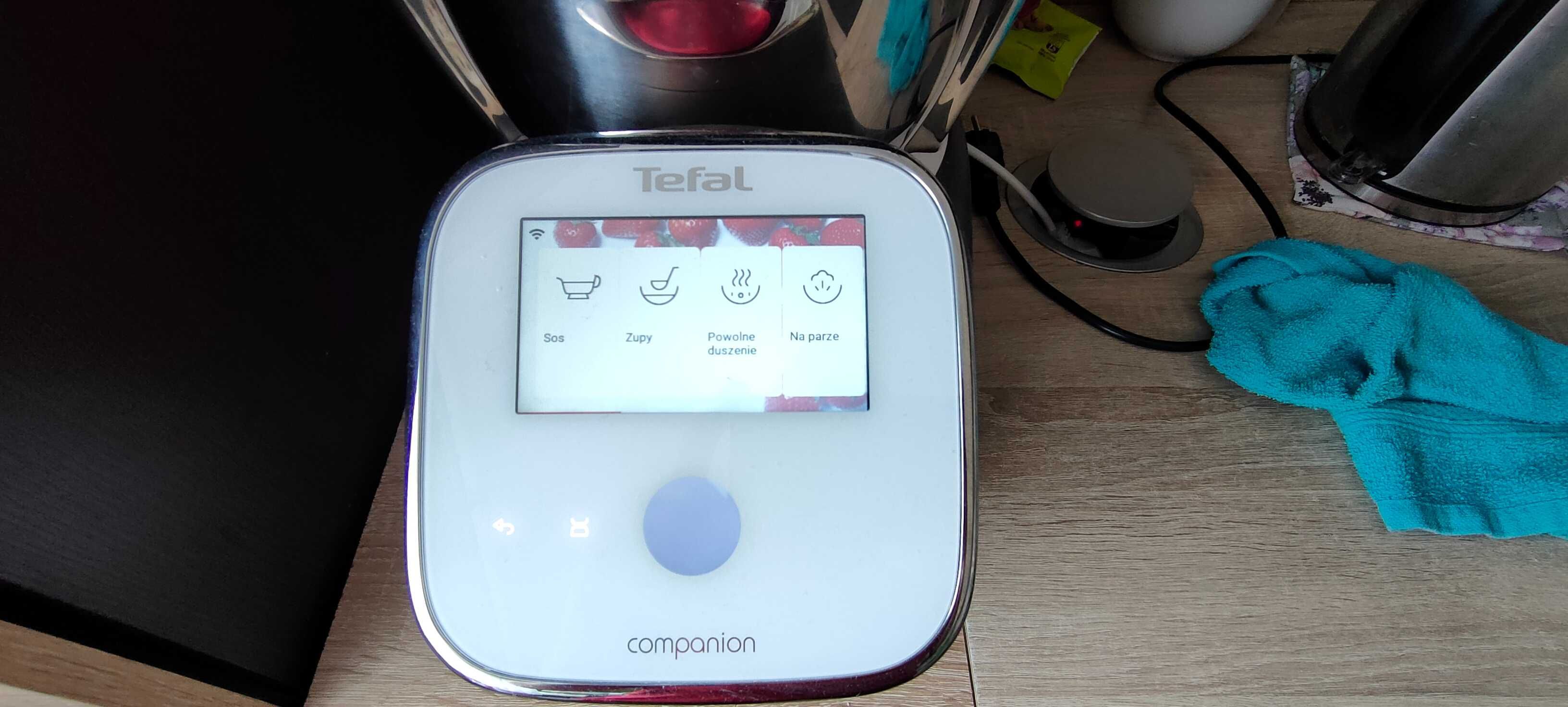 Robot wielofunkcyjny TEFAL i-Companion Touch XL  z funkcją gotowania.