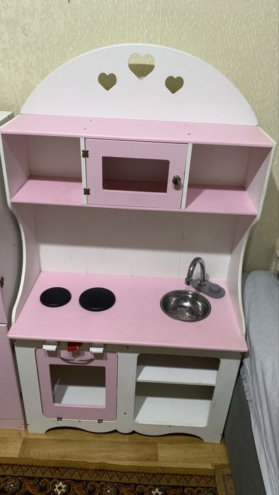 Дитяча деревяна кухня та холодильник