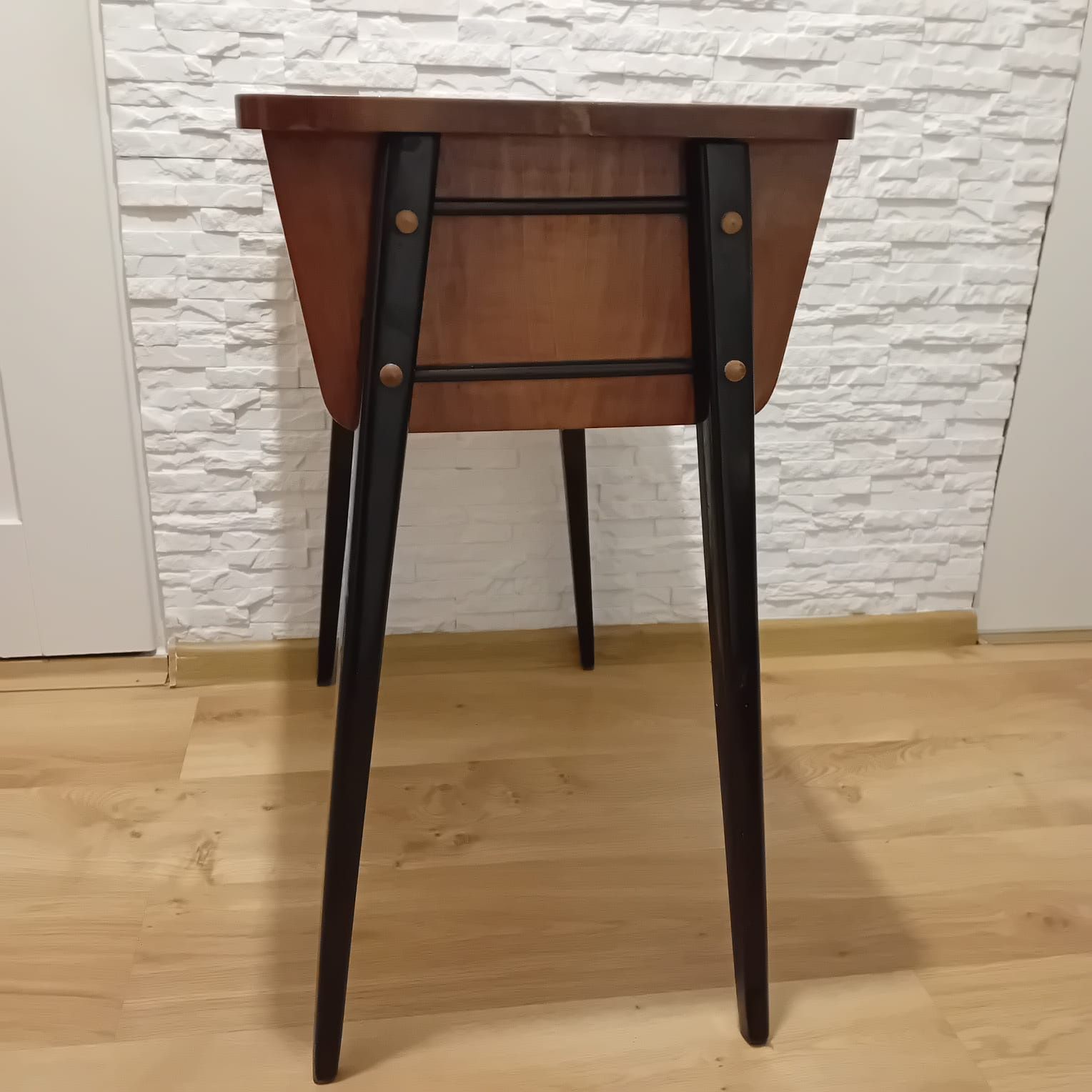 Stolik PRL pod radio, telewizor