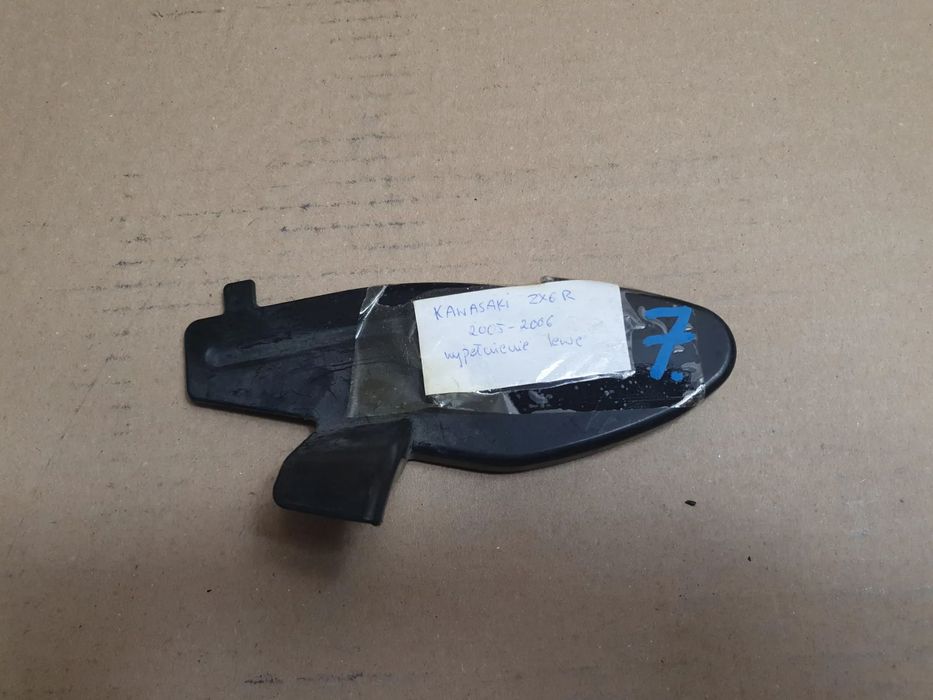 Mocowanie kierunkowskazu tył lewy ZX6 14091-0362