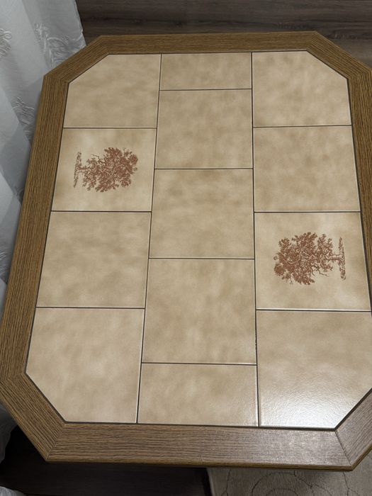 Продам вінтажний дерев’яний журнальний столик