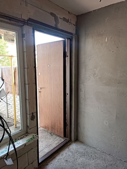 Продам 2-кімнатну квартиру на землі (вул. Кам'яномостівська)