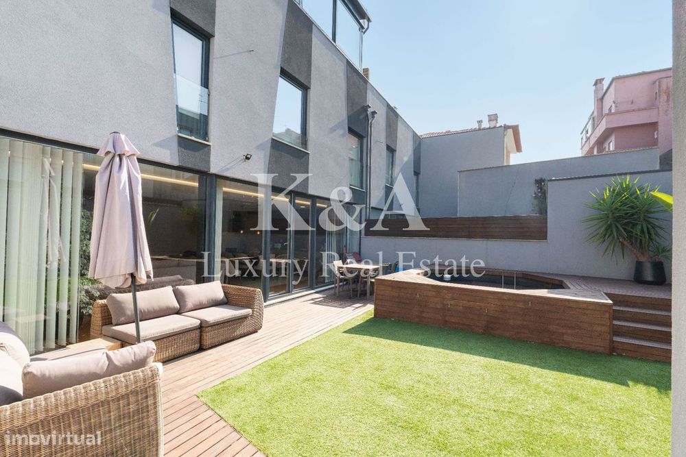 Moradia T3 com jardim e piscina no Porto.