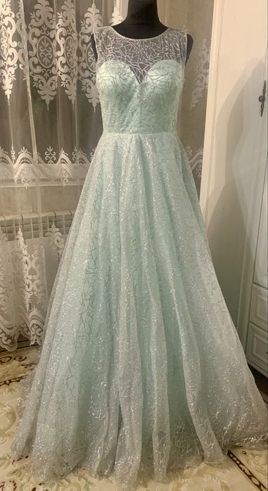 Выпускные вечерние платья