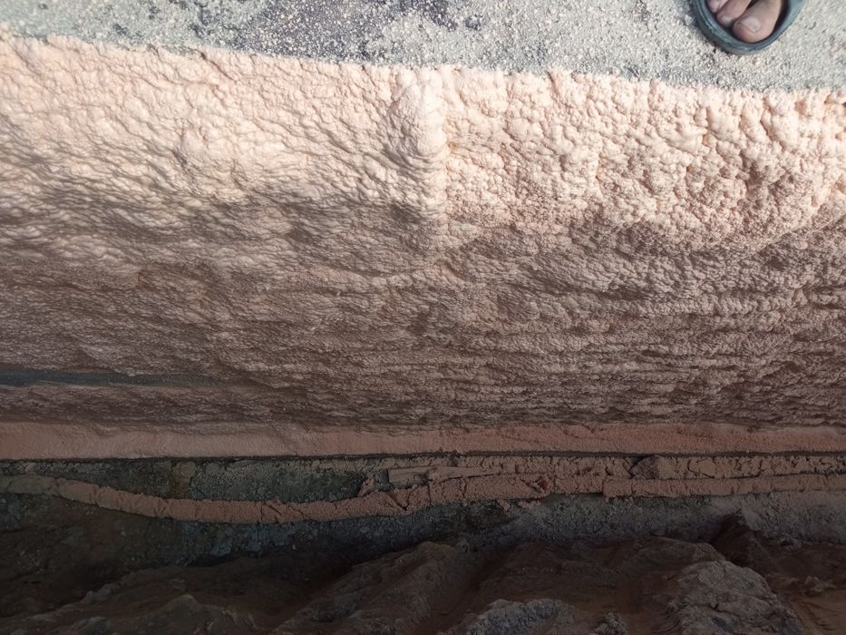 Утеплення ППУ піною пінополіуретаном дахів  ангарів складів