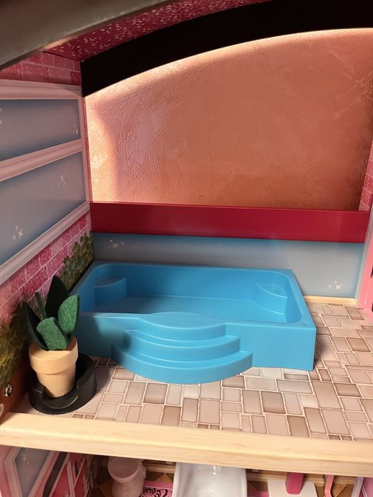 Іграшковий будинок для ляльок