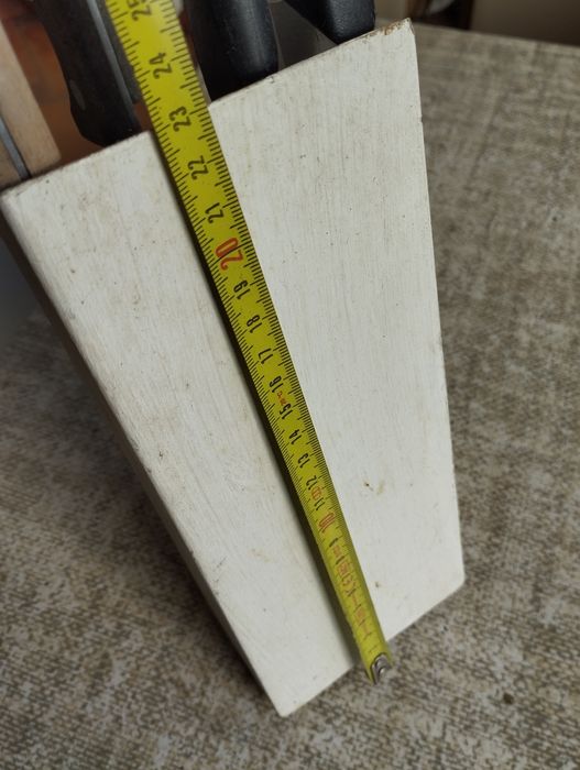 Stojak drewniany z nożami