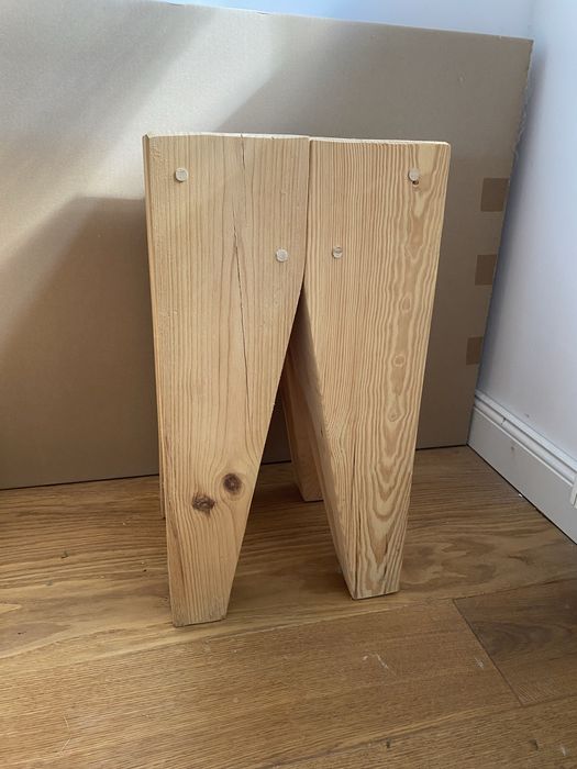 Taboret z krokwi sosnowych