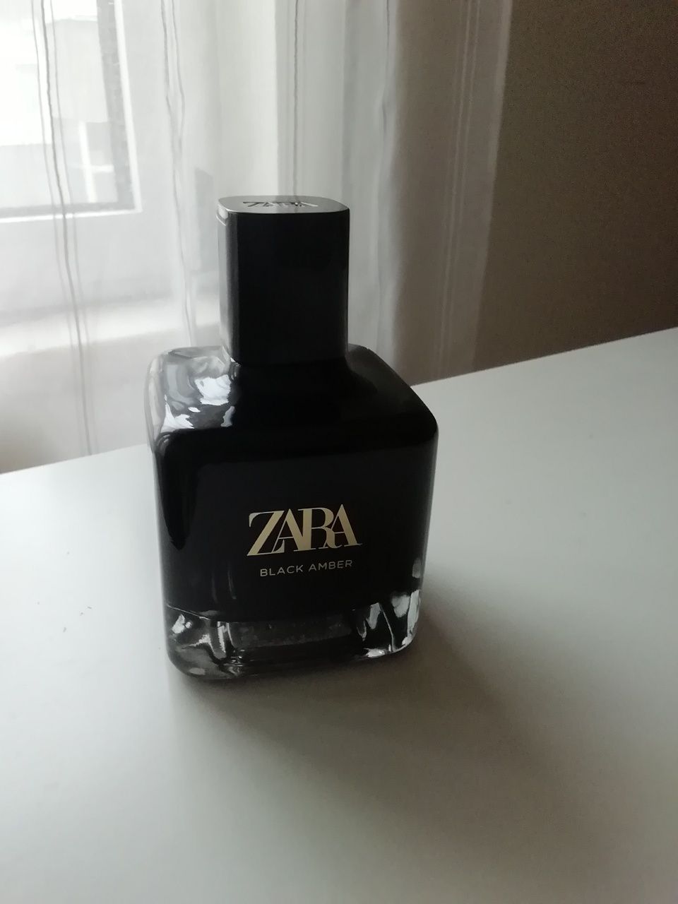 Frasco Black Amber da Zara, vazio