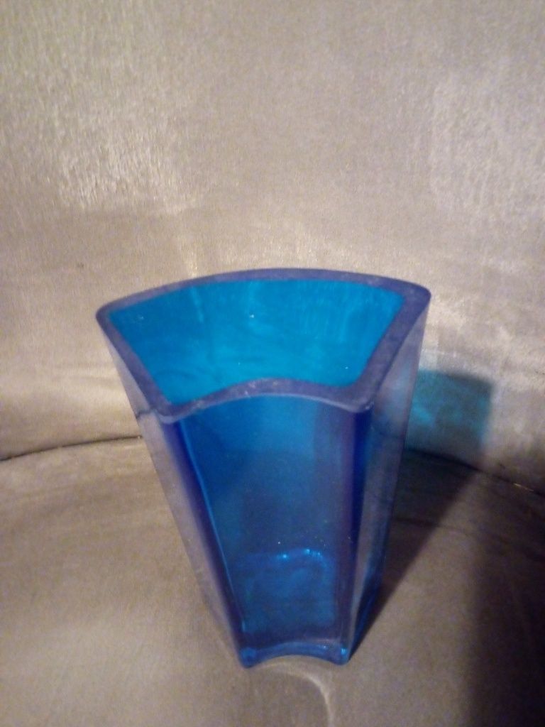 Lazurowy wazon szklany
