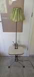 Lampa z stolikiem