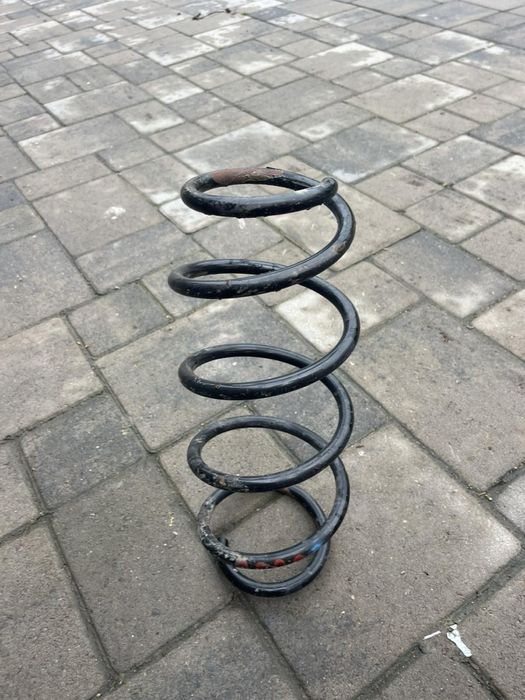 пружина на шкоду румстер передня