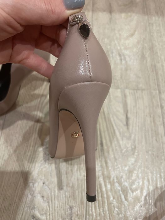 Туфлі на підборах