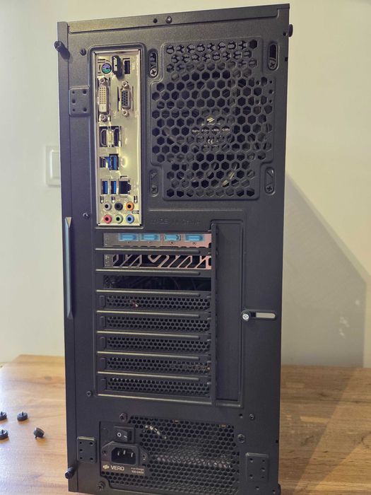 GAMINGOWYKomputer PC DO GIER rx 6600 i5 9600k 16gb