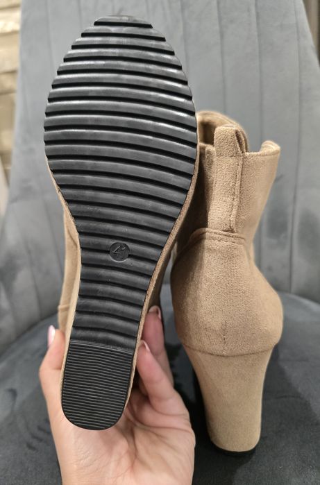 Buty na koturnie 39