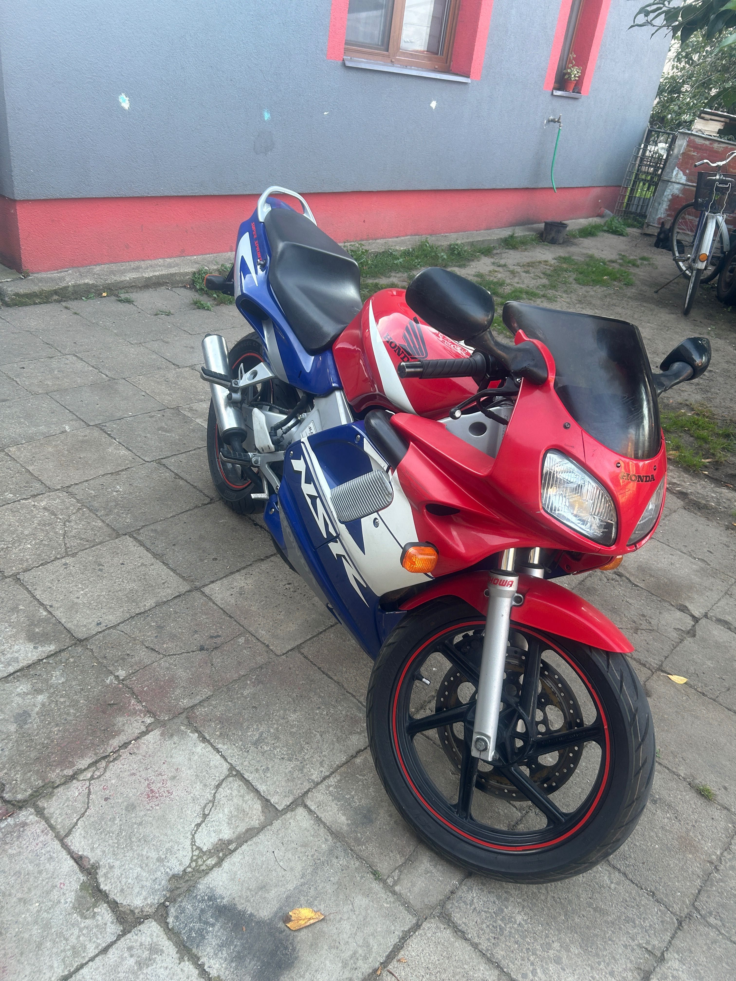 Sprzedam Hondę nsr 125.