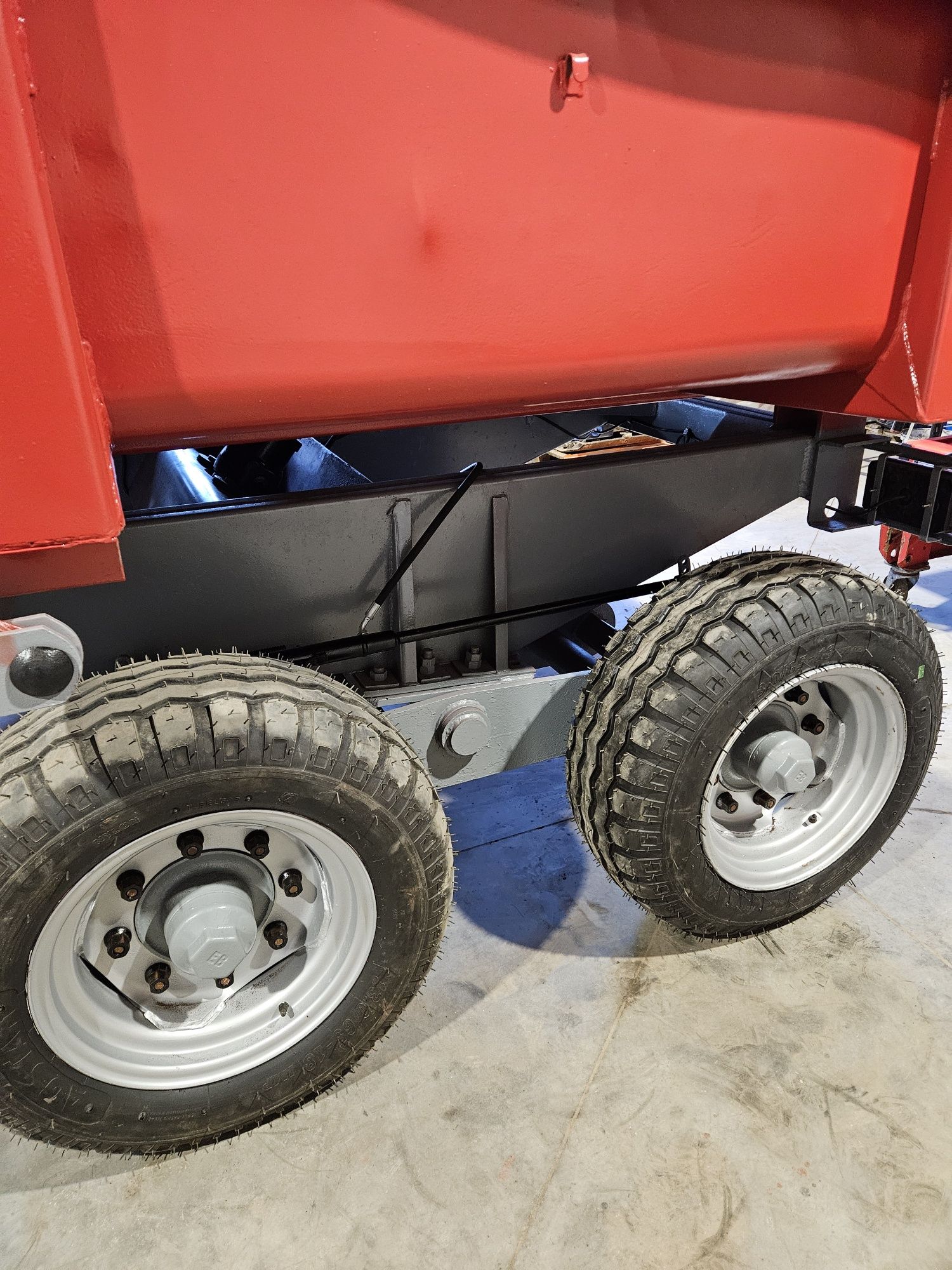 Przyczepa MASSEY FERGUSON 12T tandem hydraulika