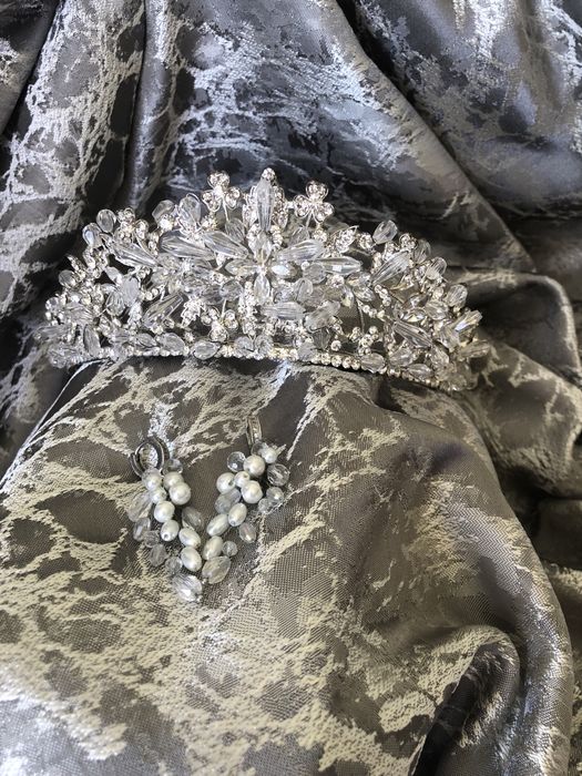 Продам діадему та сережки ручної роботи.