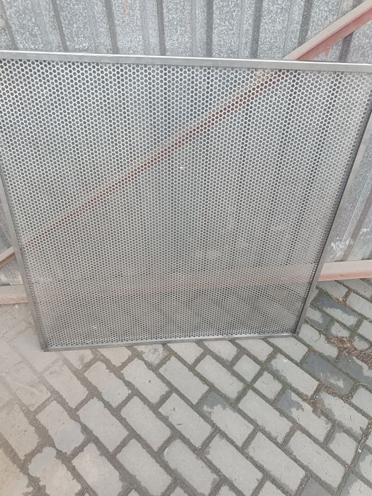 Sito do kombajna ze stali nierdzewnej 101.5x101.5x1.7cm  otwory 8mm