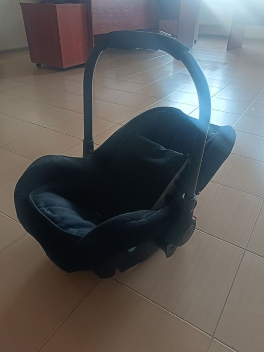 Дитяче автокрісло 0+