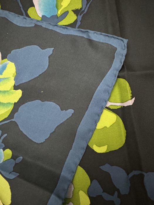 Платки Dior. Givenchy