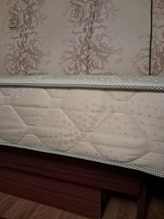 Матрац  розмір 70 *190 Терміново продається  у зв'язку з виїздом.