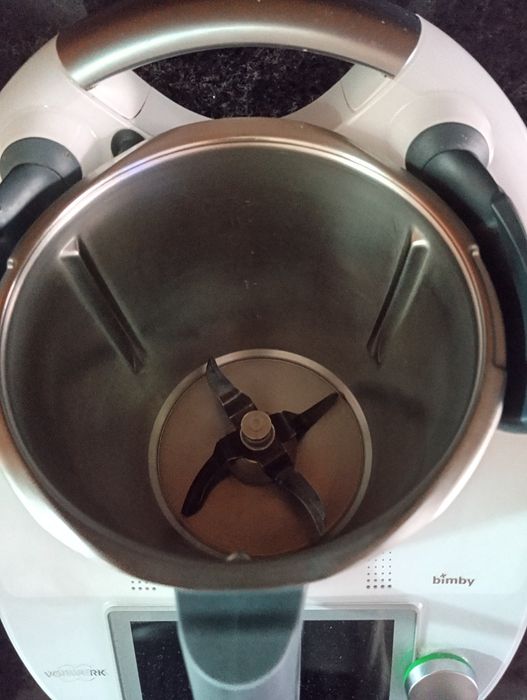 Vendo Bimby TM6 com acessórios. Oferta da Bimby líder.