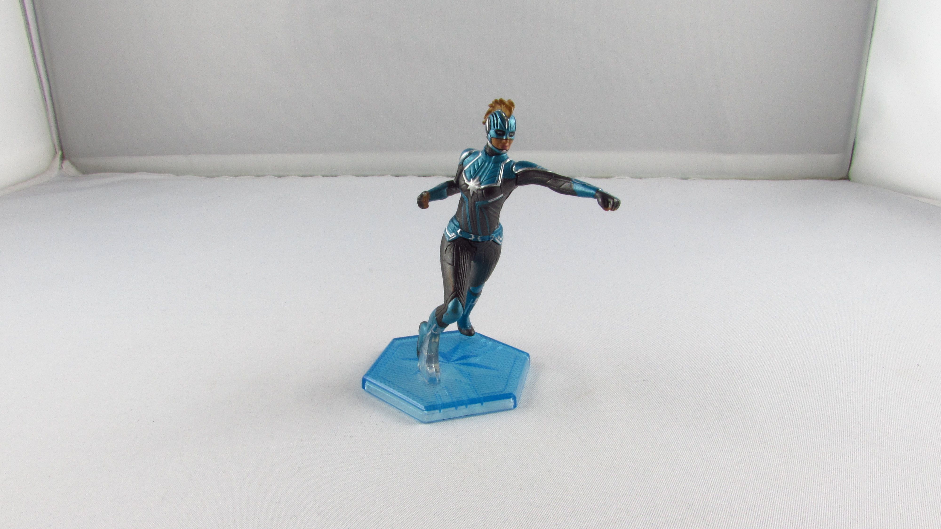 DISNEY - Marvel - Avengers - Figurka Captain Marvel Kapitan Marvel.