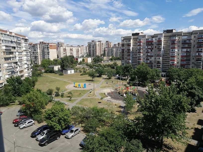3к роздільна 70кв. у дворі Лифаря/Сабурова 18 Троєщина поряд ТРЦ Район