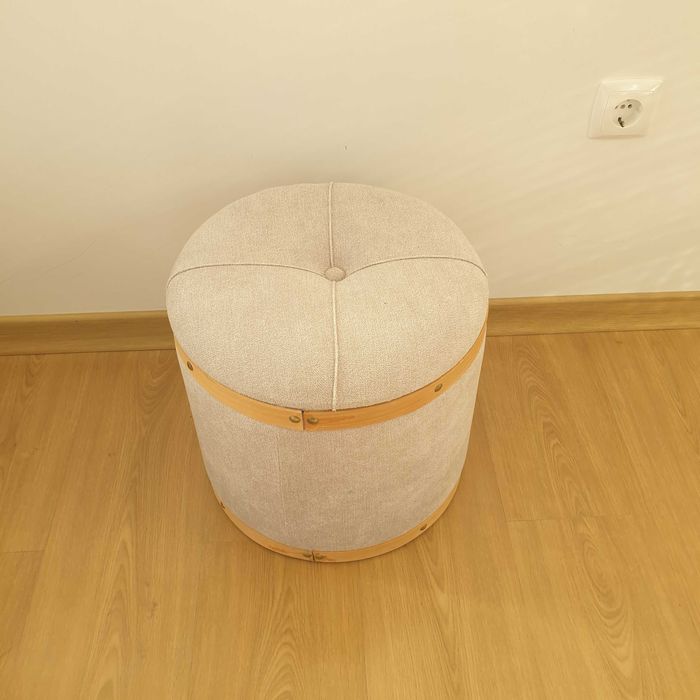 BANQUETA 23571 P CREME EM LINHO COM ARRUMAÇÃO 35X35X33